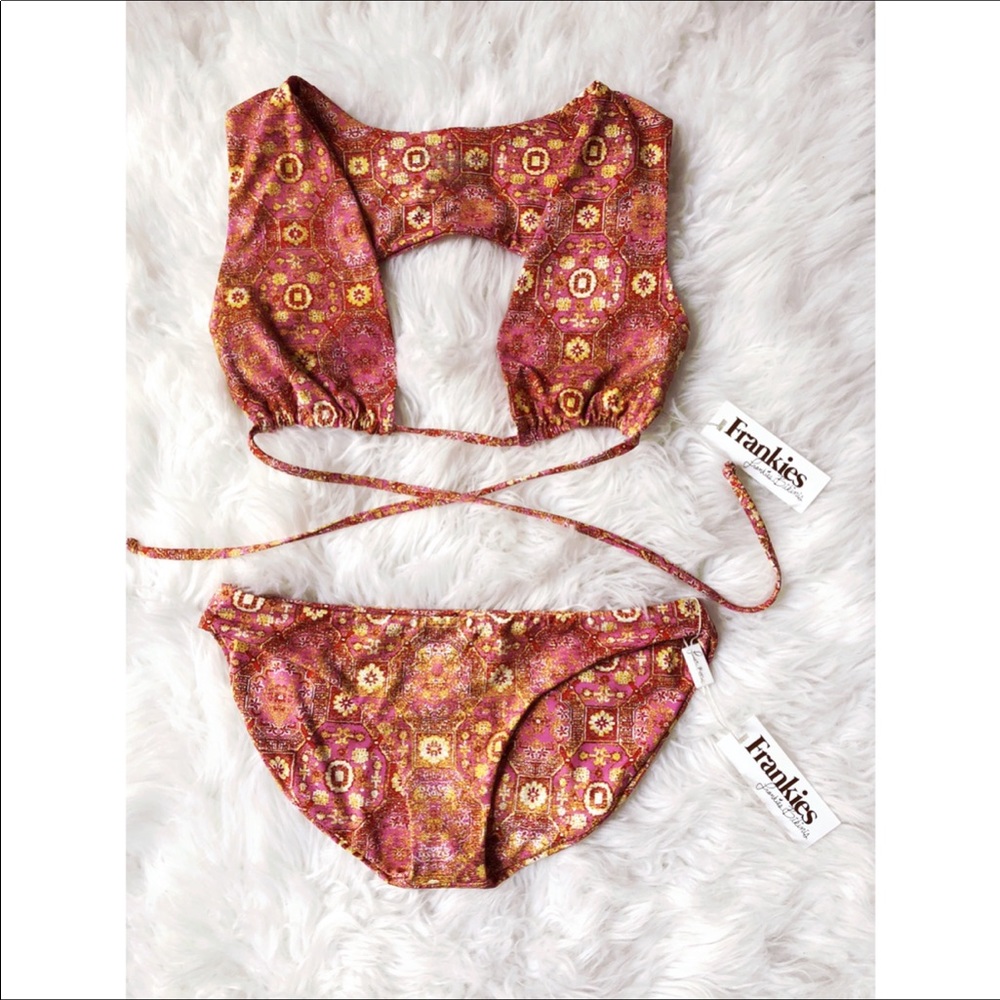 Frankie’s Bikinis Shea Set in Isla